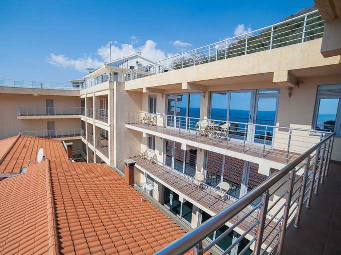 Exterior & Views 2, Apartments Raymond