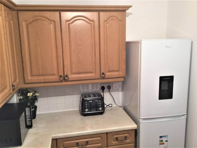 Others 5, Quiet Residential Area, Within Easy Reach to Town, Manchester