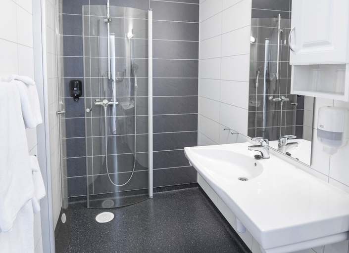 Bathroom 3, Lavik Fjord Hotell, Høyanger