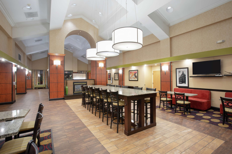 Food & Drinks 5, Hampton Inn & Suites Kansas City-Merriam, Kansas City