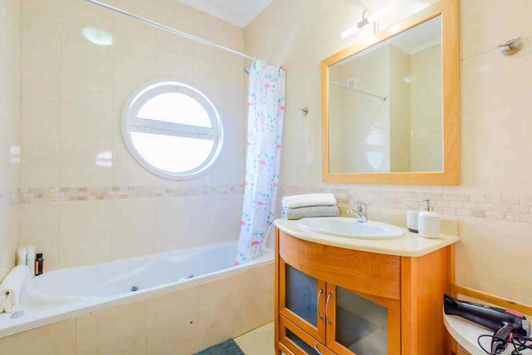 Bathroom, Sea view Apartment with 2 huge Terraces & Swimming pools, Albufeira