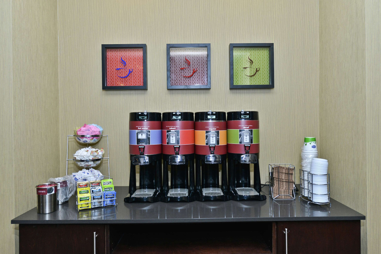 Food & Drinks 5, Hampton Inn & Suites Greensboro/Coliseum Area, Guilford