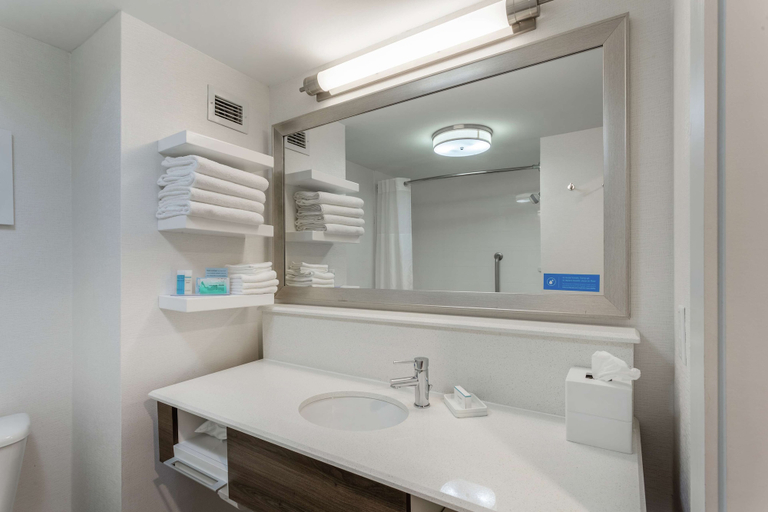 Bathroom 3, Hampton Inn Groton, New London