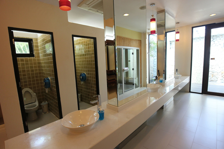 Bathroom 5, P.P. Palmtree Resort, Mueang Krabi
