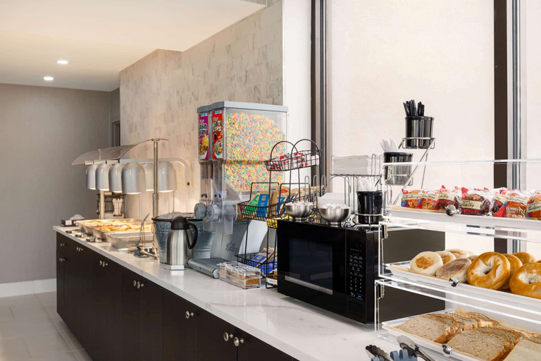 Food & Drinks 5, La Quinta Inn & Suites by Wyndham Dothan, Houston
