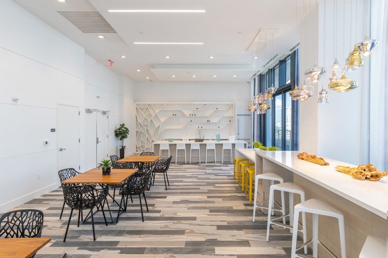 Food & Drinks, Bluebird Suites Downtown Brickell, Miami-Dade