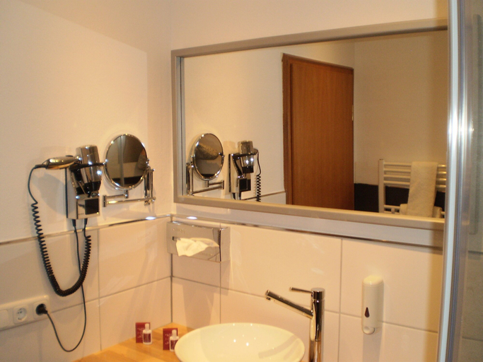 Bathroom 4, Drexel's Parkhotel, Memmingen