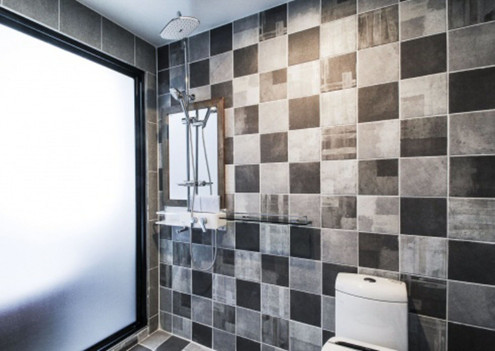 Bathroom 4, New Yorker Hotel, Jinju