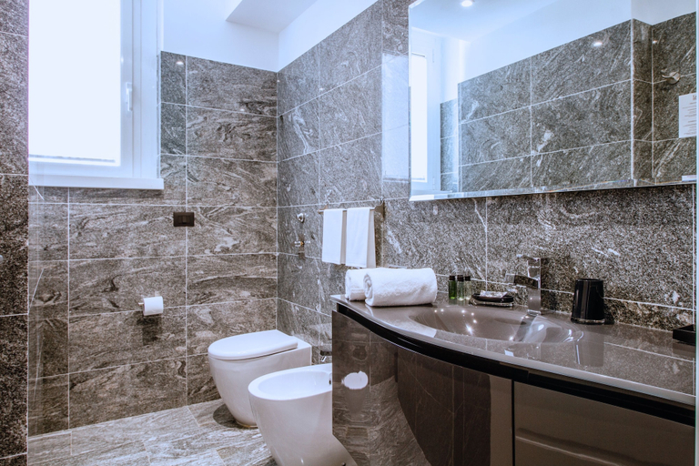 Bathroom 5, Aiello Rooms, Milano