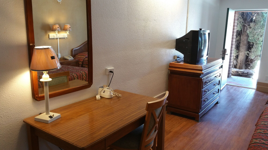 Others 5, Tri-State Inn, Mohave