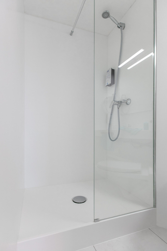 Bathroom 4, Kyriad Toulouse Blagnac Aéroport, Haute-Garonne