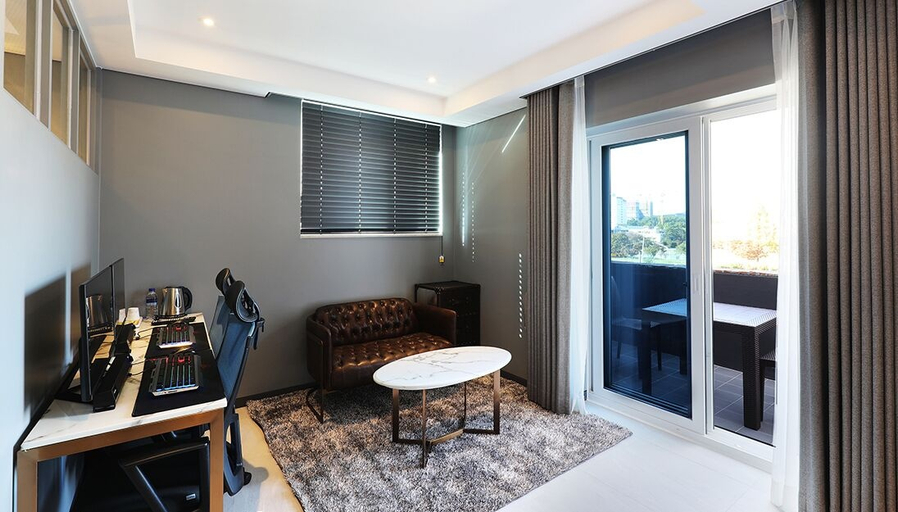 Bedroom 4, Alma Business Hotel, Ansoeng