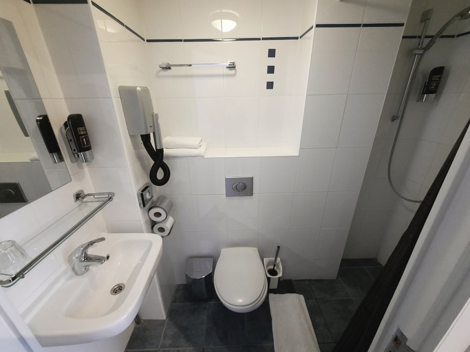 Bathroom 4, Hotel Washington, Amsterdam
