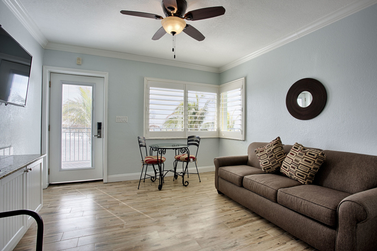 Others 5, Hotel Sol, Pinellas