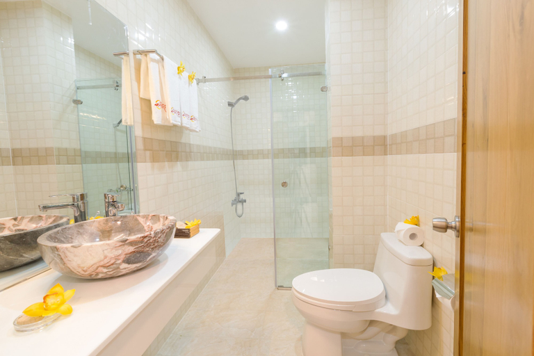 Bathroom 4, The Airport Hotel, Tân Bình