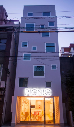 Exterior & Views 2, Picnic Hostel Osaka, Osaka