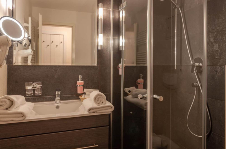 Bathroom 5, Hotel Vier Jahreszeiten Binz, Vorpommern-Rügen