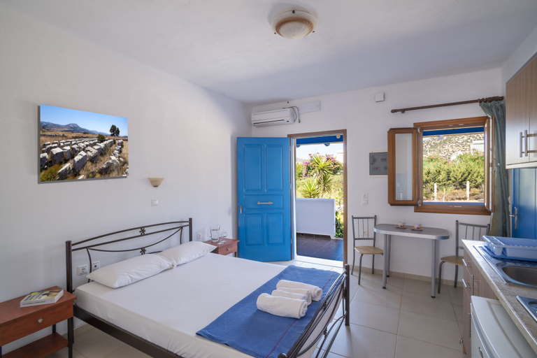 Bedroom 3, Ammoudia Studios, South Aegean