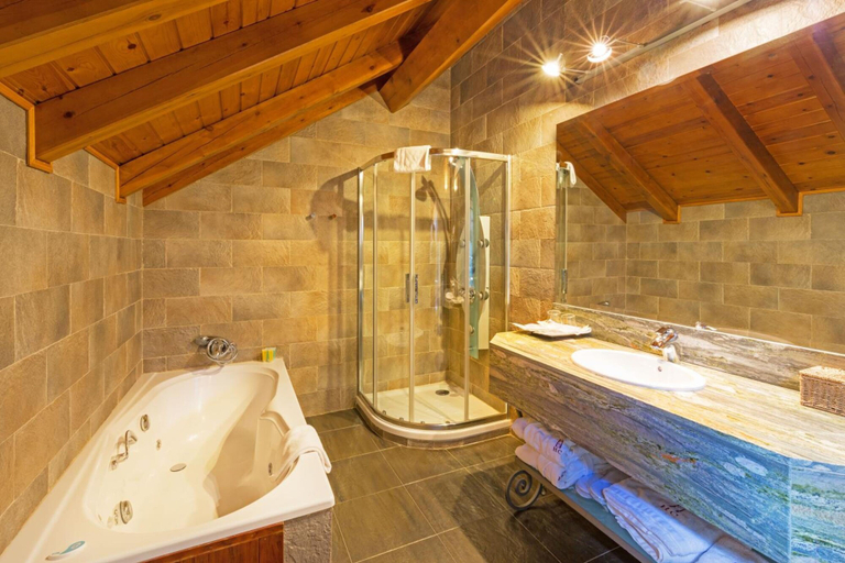 Bathroom 3, Hotel Castellarnau, Lleida
