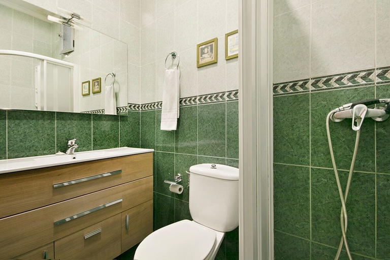Bathroom 4, Pensión Mesones, Granada