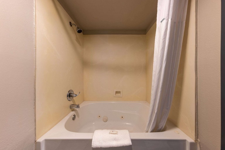 Bathroom 4, Days Inn by Wyndham Lathrop, San Joaquin