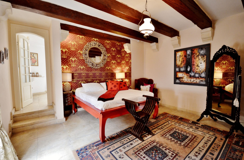 Others 5, Chapel 5 Suites