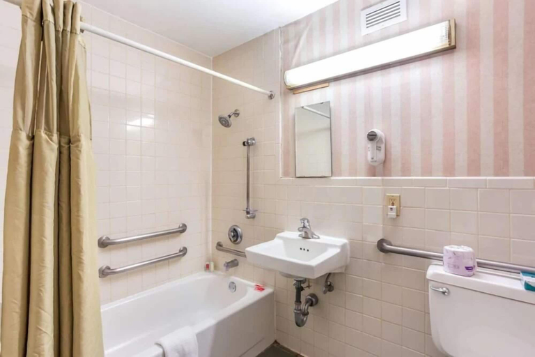 Bathroom 4, Lotus By Hotel Inn, Ada