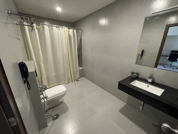 Bathroom 5, Hotel Yamuna, Pathanamthitta