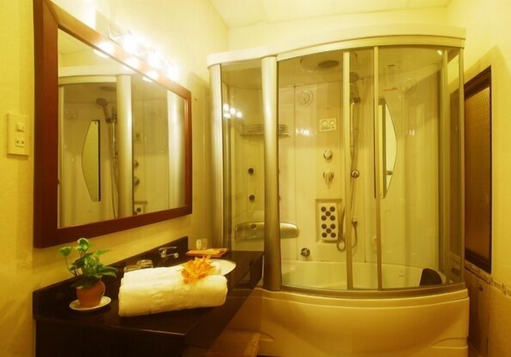 Bathroom 4, Hau Giang Hotel, Ninh Kiều