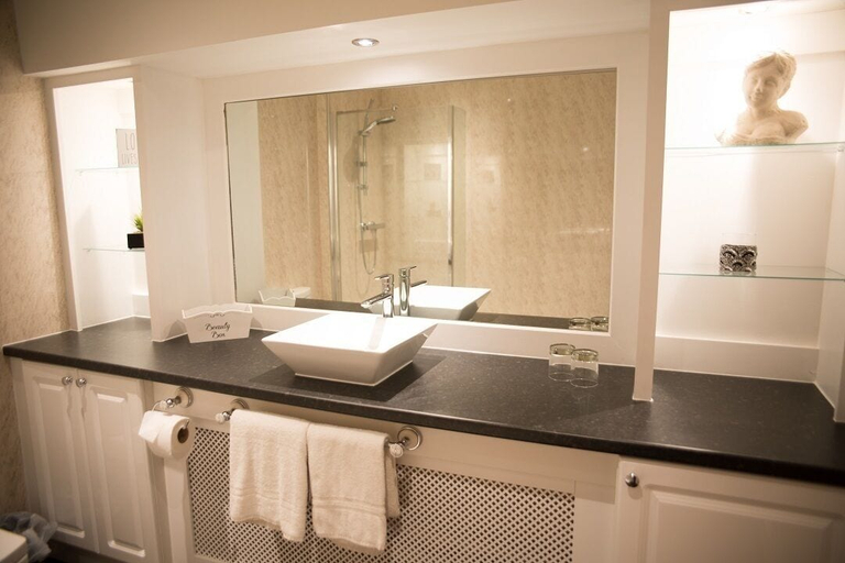 Bathroom 3, The Lawns Hotel, Derbyshire