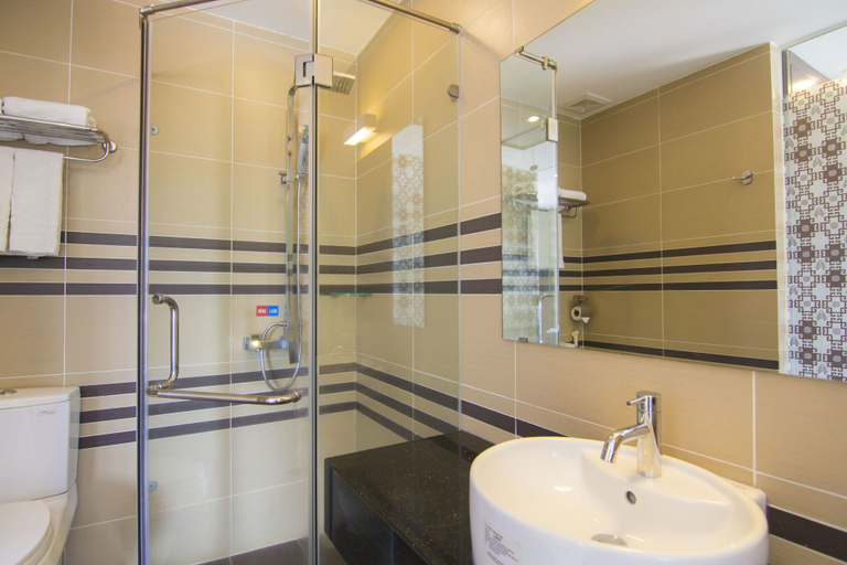 Bathroom 4, Ngoc Linh Luxury Hotel, Vũng Tàu