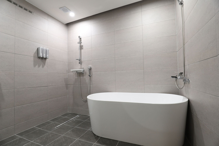 Bathroom 2, Dubai Hotel, Dangjin