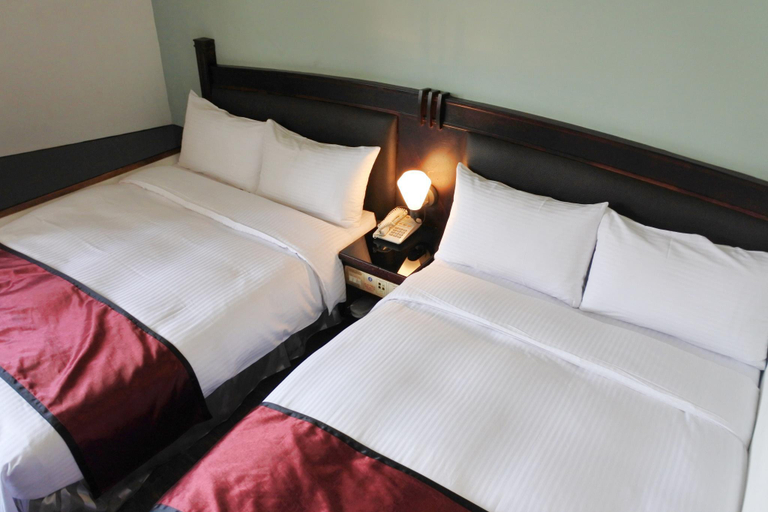 Bedroom 3, North Sea Hotel, Taichung