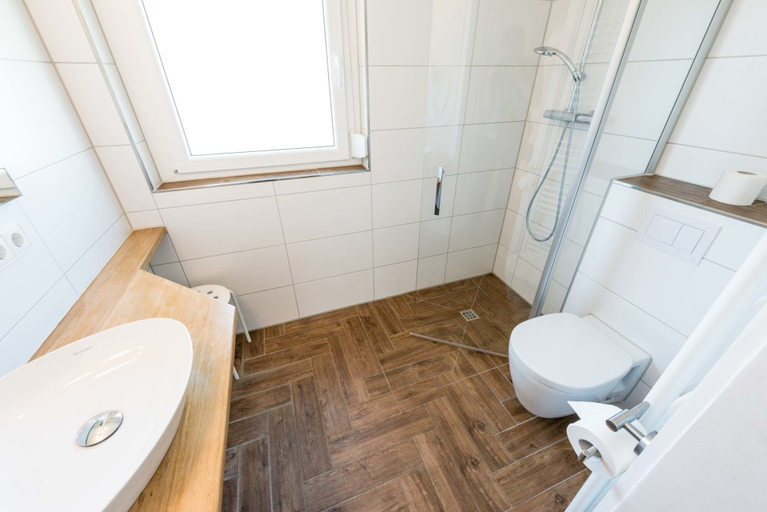 Bathroom 5, Flair Hotel Vier Jahreszeiten, Reutlingen