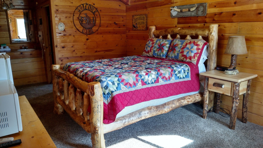 Bedroom 2, Bryce Valley Lodging, Garfield
