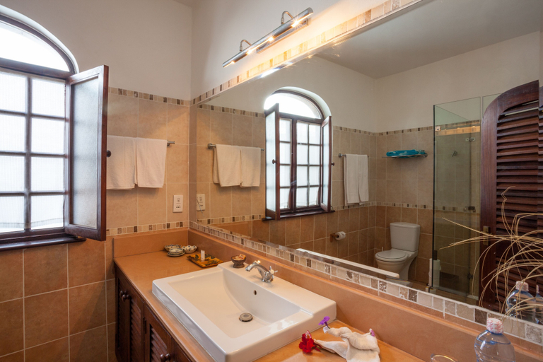 Bathroom 4, Diani Blue, Msambweni