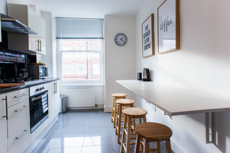 Others 5, Baker Street Apartments by Allô Housing, London