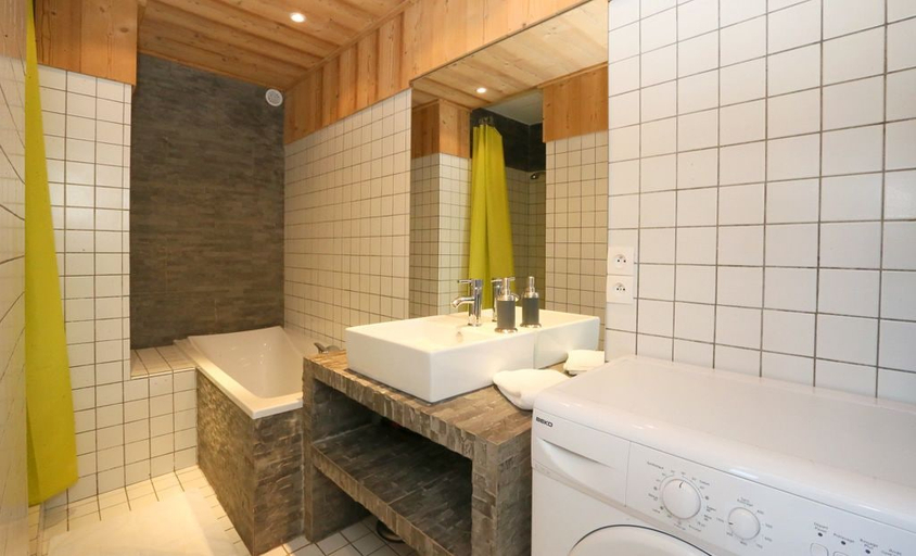 Bathroom 5, Domaine La Bonne Etoile, Drôme