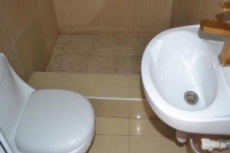 Bathroom 3, SpringHills Hotels Limited (Ikeja), Kosofe