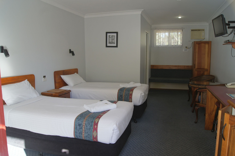 Bedroom 2, Kempsey Powerhouse Motel, Kempsey
