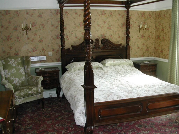 Bedroom 2, Neuadd Arms Hotel, Powys