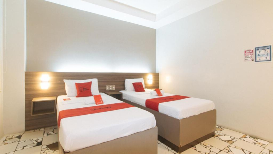 Bedroom 3, RedDoorz @ V Plaza Hotel Manila, Kalookan City