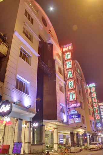 Exterior & Views 1, Hotel Grand Godwin, West