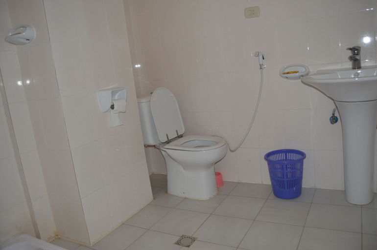 Bathroom 4, Zan-Seyoum Hotel, Semen Wello