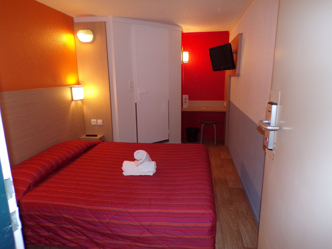 Bedroom 4, FASTHOTEL, Nord