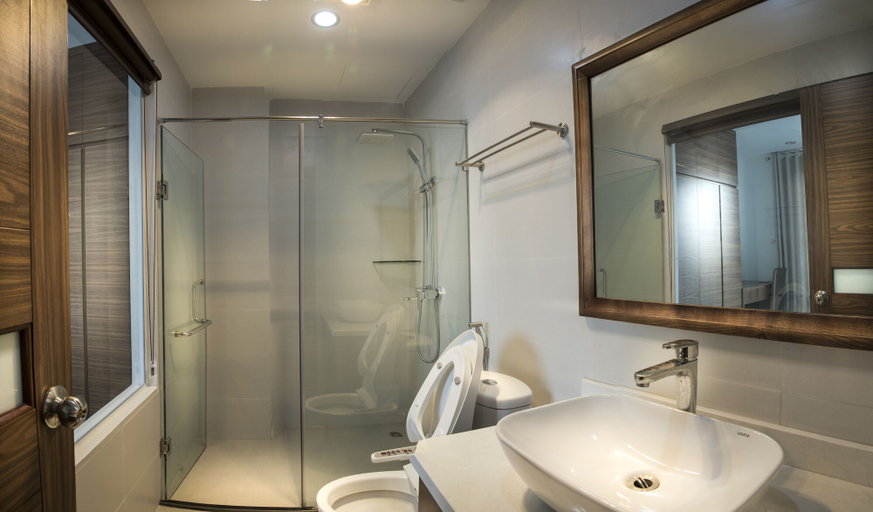 Bathroom 5, iRest Apartment, Đống Đa