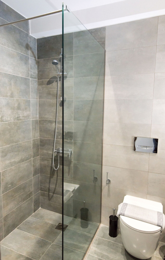 Bathroom 5, Birais Beach Studios, Crete