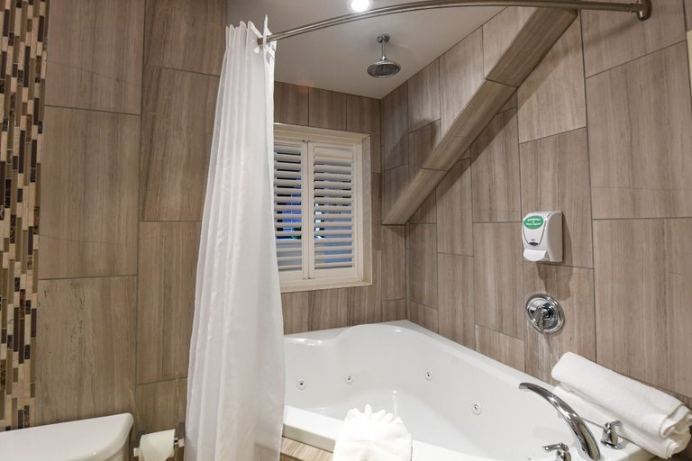 Bathroom 4, Stone Mill Inn, Niagara