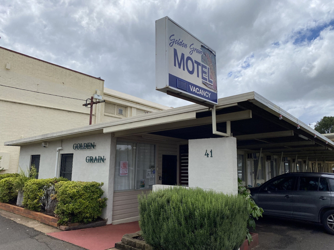 Exterior & Views 1, Golden Grain Motel, Pittsworth