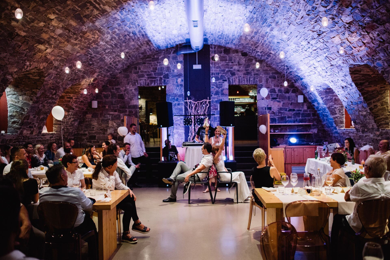 Food & Drinks 4, Hiša posebne sorte, Komen